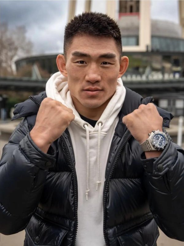 爱游戏体育 宋亚东无惧强敌，全力冲击格斗职业生涯新高度